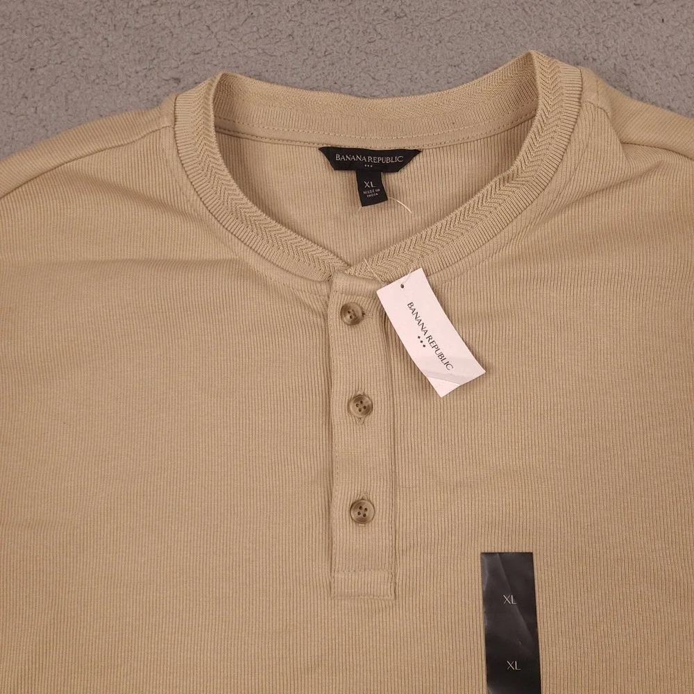 Banana Republic Henley Shirt Mens XL Brown Tan Khaki Ribbed Short Sleeve NWT